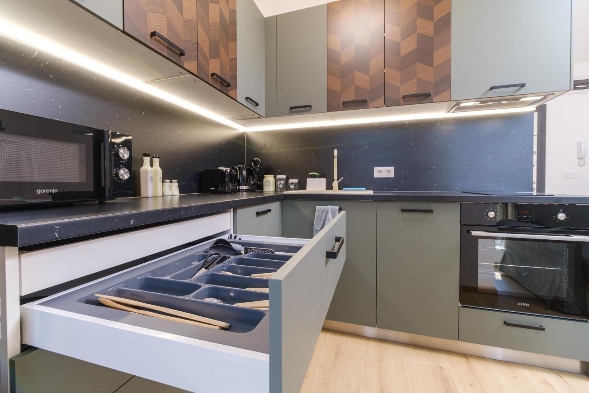 Modern 1-Bedroom Apartment With Free Parking بلوفديف المظهر الخارجي الصورة