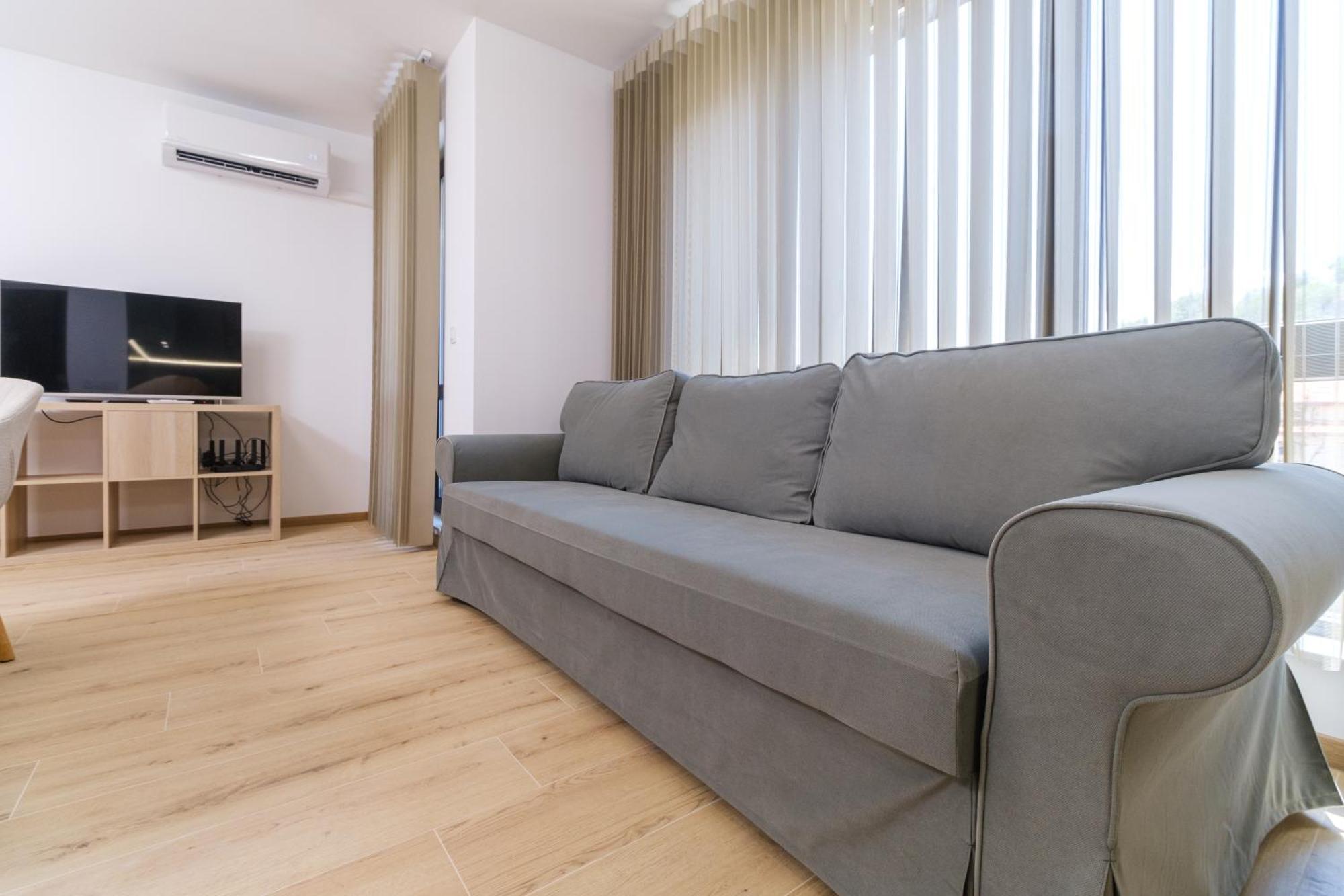 Modern 1-Bedroom Apartment With Free Parking بلوفديف المظهر الخارجي الصورة