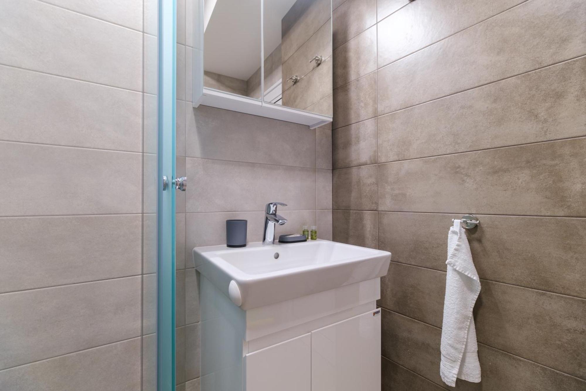 Modern 1-Bedroom Apartment With Free Parking بلوفديف المظهر الخارجي الصورة