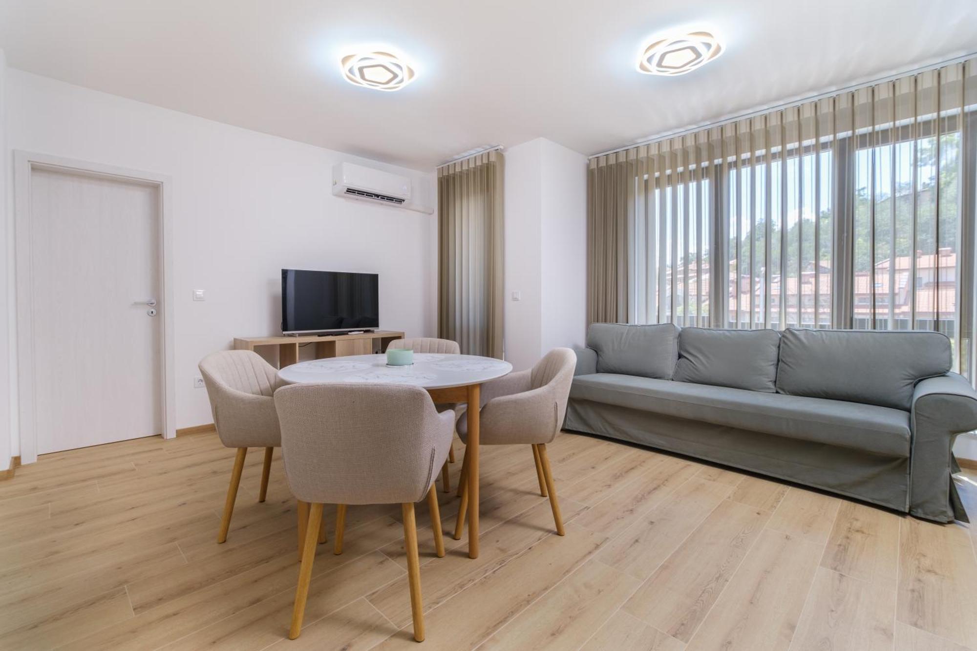 Modern 1-Bedroom Apartment With Free Parking بلوفديف المظهر الخارجي الصورة