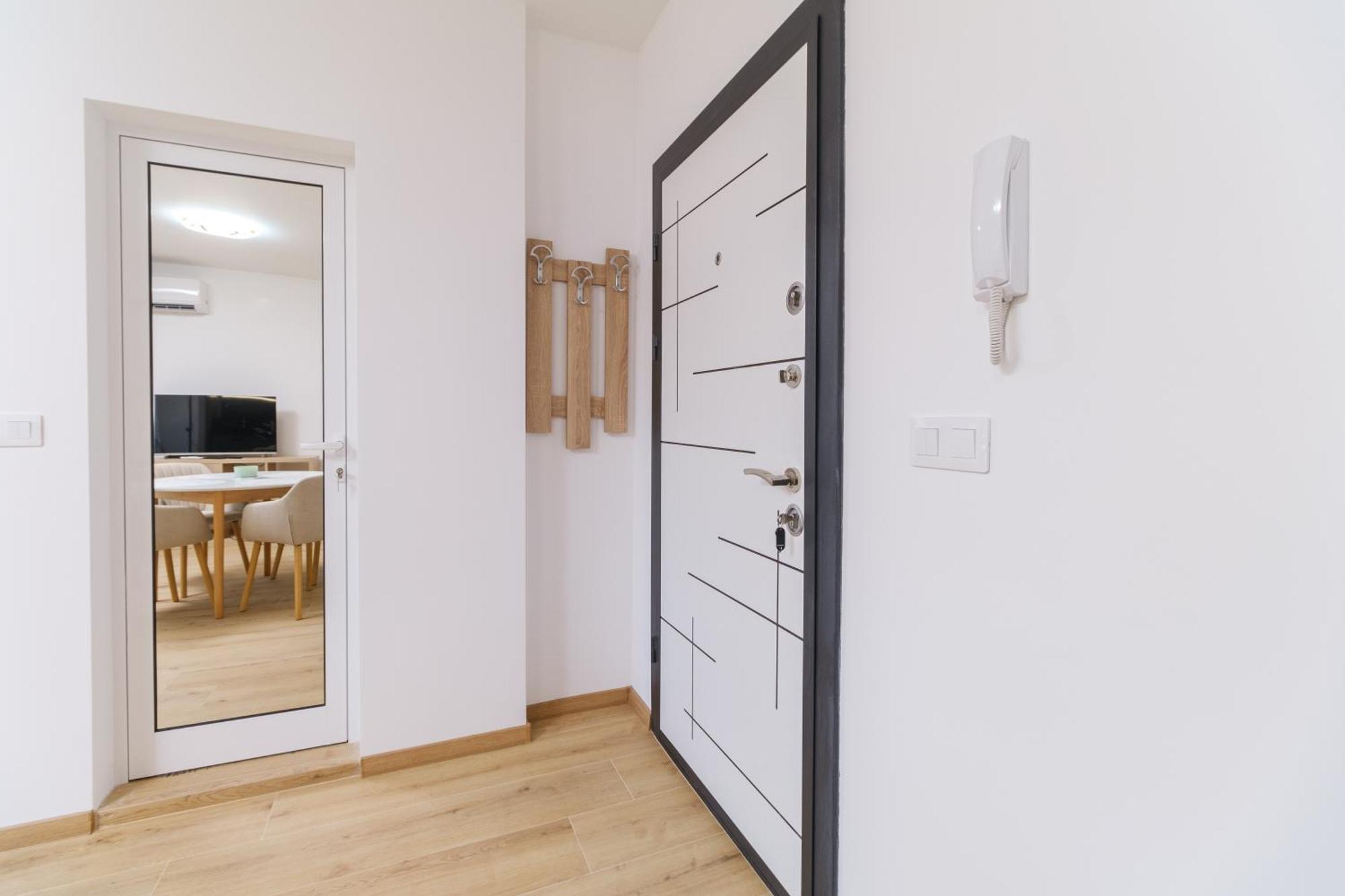 Modern 1-Bedroom Apartment With Free Parking بلوفديف المظهر الخارجي الصورة