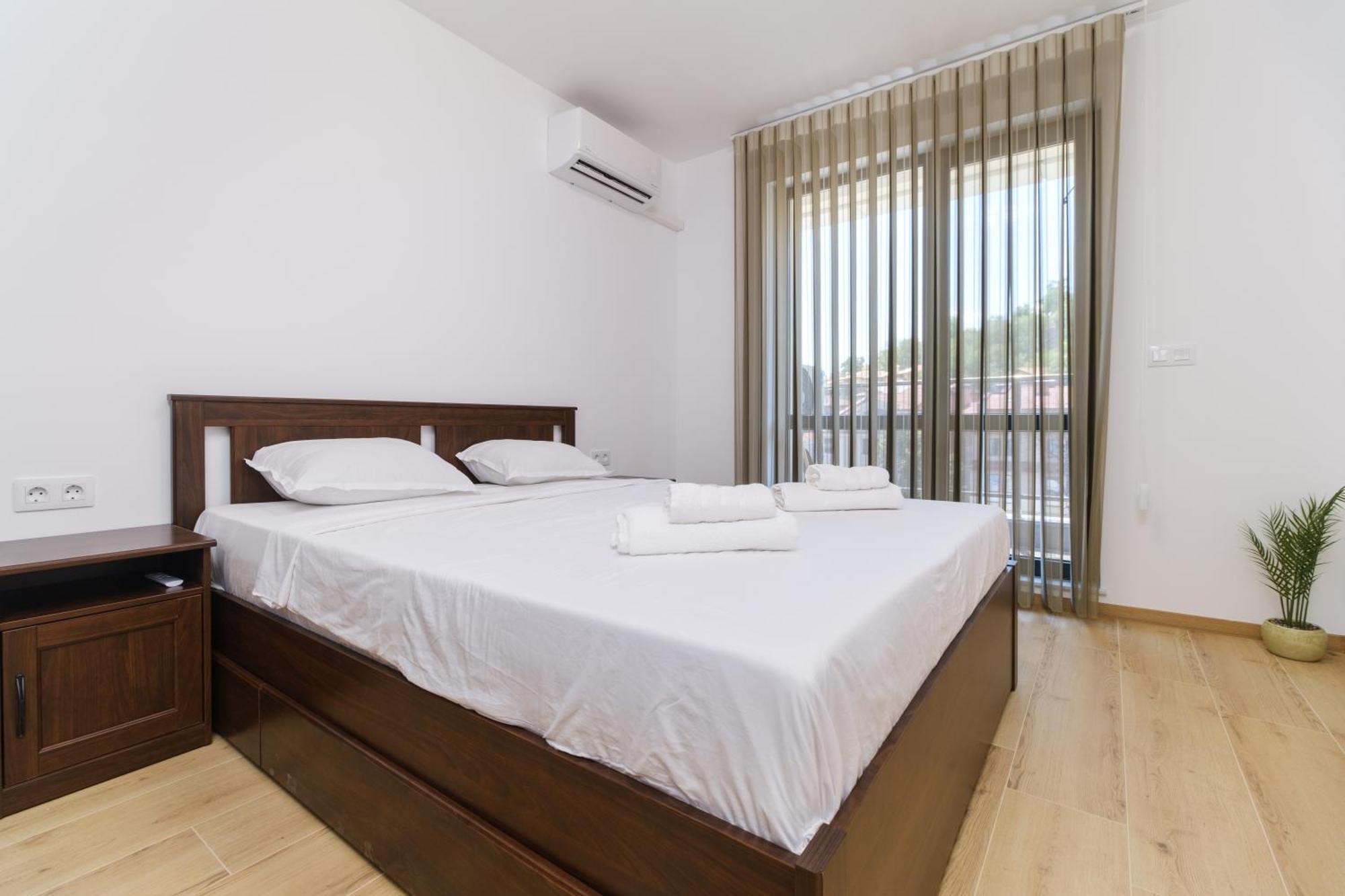 Modern 1-Bedroom Apartment With Free Parking بلوفديف المظهر الخارجي الصورة